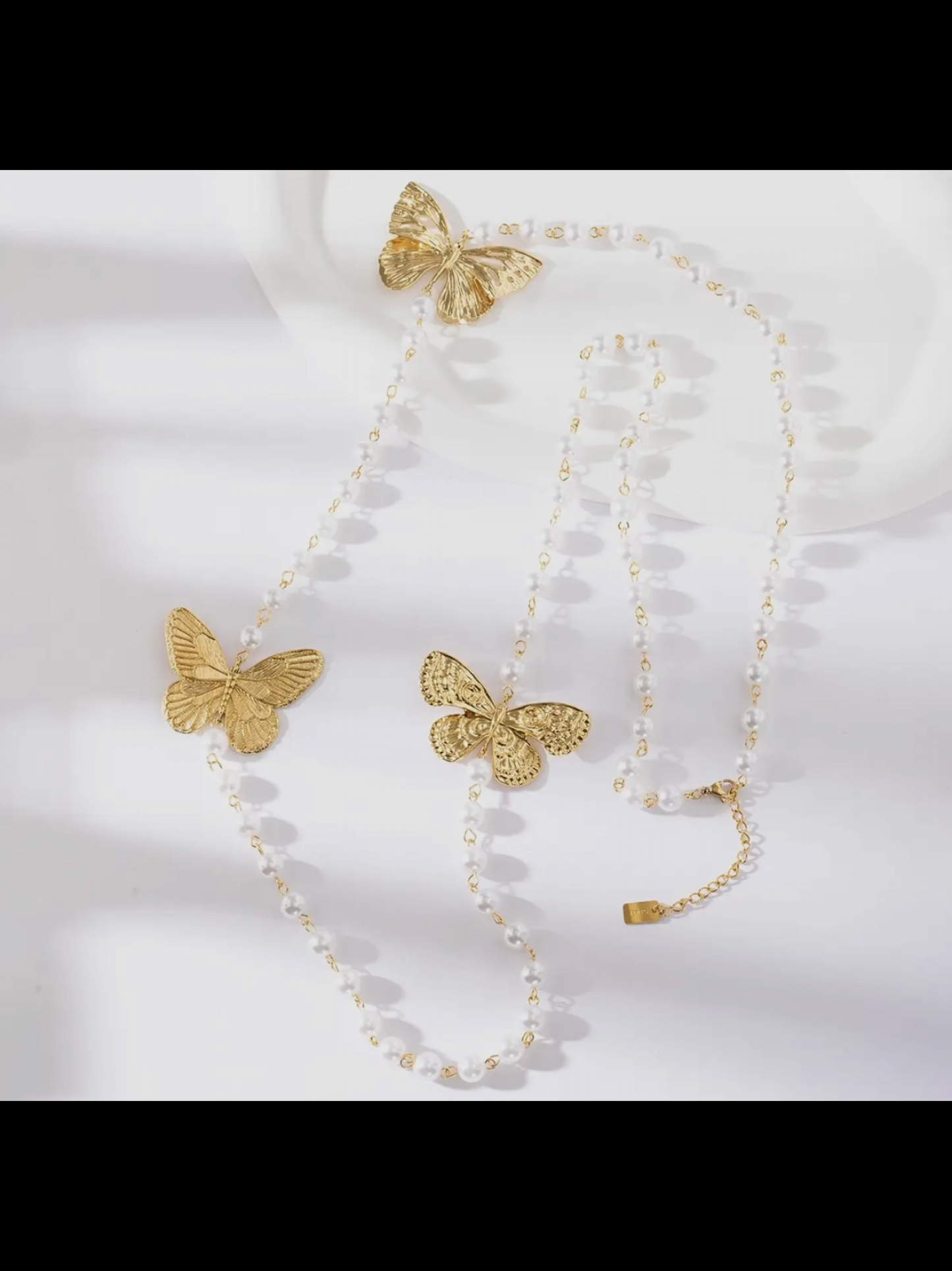 Collier sautoir perles avec papillon , Garance