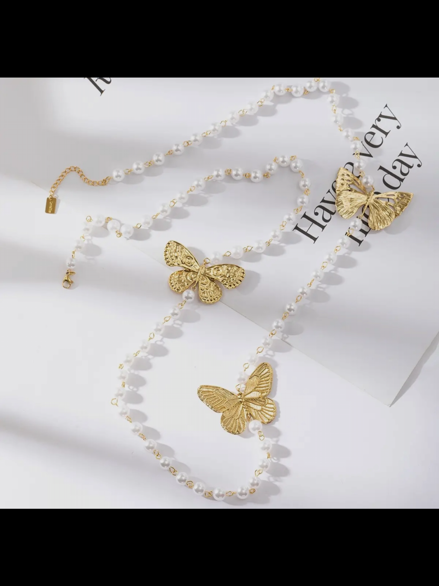 Collier sautoir perles avec papillon , Garance