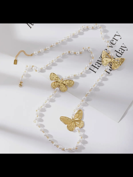 Collier sautoir perles avec papillon , Garance